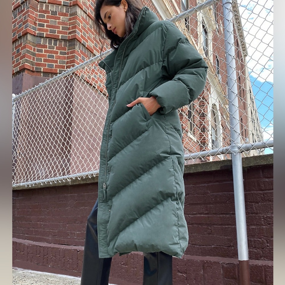 Aritzia “ The Cloud Puff” size S